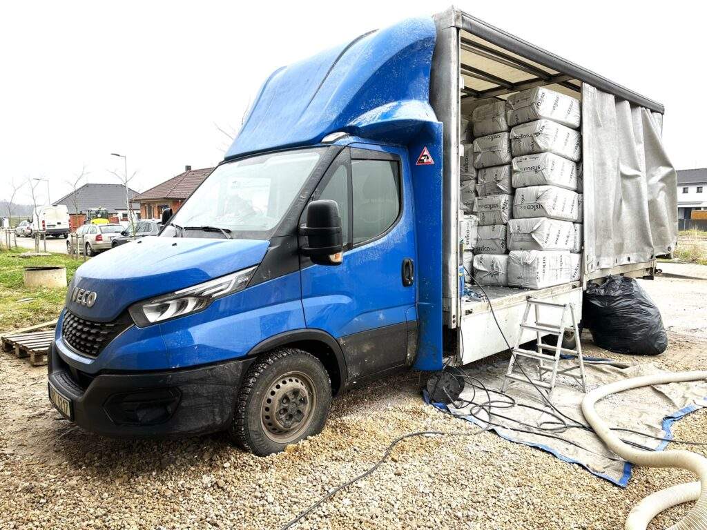 Foukaná izolace Písek