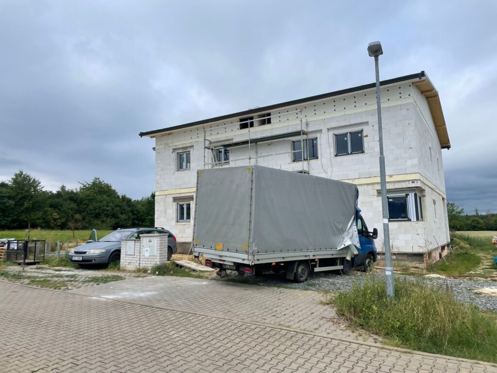 Zateplení sedlové střechy foukanou izolací