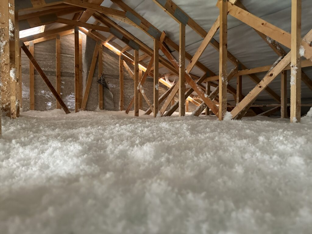 fúkaná izolácia krovu